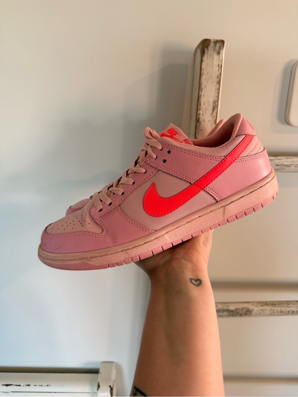 Nike Dunk Low Triple Pink Pre Owned Size 8 / EURO 39.5 VGUC No Box - Picture 2 of 6